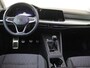 Volkswagen Golf 1.5 TSI Life Business | Navigatie | Stoel- en stuurwielverwarming | Adaptieve cruise control | Parkeersensoren | Elektrisch inklapbare buitenspiegels | CarPlay | 3-zone airco |