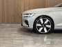 Volvo V60 T8 AWD Recharge Ultra Dark | Trekhaak | Schuifdak | 455pk | Head-Up Display | Harman Kardon | Adaptieve Cruise Control | Stoelverwarming voor+achter | Stuurwielverwarming | Full LED Meesturende koplampen | Parkeercamera | Pilot Assist | BLIS Dode Hoek Detectie | Parkeercamera | Elektrische voorstoelen geheugen | Lederen bekleding | Zitting verlenging voorstoelen | Lederen dashboard | 19 Inch | Google Infotainment | Keyless Drive | Parkeersensoren voor+achter | Privacy Glass | Elektrisch bedienbare achterklep | DAB Radio | Apple Carplay/Android Auto | Volvo On Call met mobiele App functie | Silver Dawn Metallic |