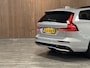 Volvo V60 T8 AWD Recharge Ultra Dark | Trekhaak | Schuifdak | 455pk | Head-Up Display | Harman Kardon | Adaptieve Cruise Control | Stoelverwarming voor+achter | Stuurwielverwarming | Full LED Meesturende koplampen | Parkeercamera | Pilot Assist | BLIS Dode Hoek Detectie | Parkeercamera | Elektrische voorstoelen geheugen | Lederen bekleding | Zitting verlenging voorstoelen | Lederen dashboard | 19 Inch | Google Infotainment | Keyless Drive | Parkeersensoren voor+achter | Privacy Glass | Elektrisch bedienbare achterklep | DAB Radio | Apple Carplay/Android Auto | Volvo On Call met mobiele App functie | Silver Dawn Metallic |