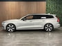 Volvo V60 T8 AWD Recharge Ultra Dark | Trekhaak | Schuifdak | 455pk | Head-Up Display | Harman Kardon | Adaptieve Cruise Control | Stoelverwarming voor+achter | Stuurwielverwarming | Full LED Meesturende koplampen | Parkeercamera | Pilot Assist | BLIS Dode Hoek Detectie | Parkeercamera | Elektrische voorstoelen geheugen | Lederen bekleding | Zitting verlenging voorstoelen | Lederen dashboard | 19 Inch | Google Infotainment | Keyless Drive | Parkeersensoren voor+achter | Privacy Glass | Elektrisch bedienbare achterklep | DAB Radio | Apple Carplay/Android Auto | Volvo On Call met mobiele App functie | Silver Dawn Metallic |