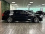 Volvo V60 T6 AWD Recharge Plus Dark | Schuifdak | Trekhaak | Adaptieve Cruise Control | Stoelverwarming voor+achter | Stuurwielverwarming | Full LED Meesturende koplampen | Pilot Assist | BLIS Dode Hoek Detectie | Parkeercamera Elektrische voorstoelen geheugen | Lederen bekleding | Zitting verlenging voorstoelen | 18 Inch | Google Infotainment | Keyless Drive | Privacy Glass | Parkeersensoren voor+achter | Elektrisch bedienbare achterklep | DAB Radio | Apple Carplay/Android Auto | Volvo On Call met mobiele App functie | Onyx Black Metallic |