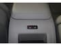 Volvo XC60 T6 Recharge AWD Ultimate Bright - Luchtvering - Panorama/schuifdak - IntelliSafe Assist & Surround - 360º Camera - Harman/Kardon audio - Massagefunctie - Verwarmde voorstoelen, stuur & achterbank - Parkeersensoren voor & achter - Elektr. bedienb. voorstoelen met geheugen - Head up display - Draadloze tel. lader - Standkachel - Extra getint glas - Inklapbare trekhaak - 21' LMV