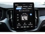 Volvo XC60 2.0 T6 Plug-in hybrid AWD Ultra Black Edition | Full Options | Bowers & Wilkins | Luchtvering | Visual Park Assist incl. 360° Camera | Gelamineerde Zijruiten | Head-up Display | Geventileerde Nappa Lederen Voorstoelen | Stoelmassage | Verwarmbare Achterbank | Stuurverwarming | Stoelverwarming Voor en Achter | Panoramisch Schuif-/Kanteldak | 22-Inch Lichtmetalen Velgen | Getint Glas | Volvo Guard Alarm | Adaptieve Cruise Control | BLIS | Keyless | Elektrische Achterklep | Google |