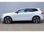 Volvo XC60 2.0 T6 Plug-in hybrid AWD Ultra Black Edition | Full Options | Bowers & Wilkins | Luchtvering | Visual Park Assist incl. 360° Camera | Gelamineerde Zijruiten | Head-up Display | Geventileerde Nappa Lederen Voorstoelen | Stoelmassage | Verwarmbare Achterbank | Stuurverwarming | Stoelverwarming Voor en Achter | Panoramisch Schuif-/Kanteldak | 22-Inch Lichtmetalen Velgen | Getint Glas | Volvo Guard Alarm | Adaptieve Cruise Control | BLIS | Keyless | Elektrische Achterklep | Google |