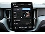 Volvo XC60 2.0 T6 Plug-in hybrid AWD Ultra Black Edition | Full Options | Bowers & Wilkins | Luchtvering | Visual Park Assist incl. 360° Camera | Gelamineerde Zijruiten | Head-up Display | Geventileerde Nappa Lederen Voorstoelen | Stoelmassage | Verwarmbare Achterbank | Stuurverwarming | Stoelverwarming Voor en Achter | Panoramisch Schuif-/Kanteldak | 22-Inch Lichtmetalen Velgen | Getint Glas | Volvo Guard Alarm | Adaptieve Cruise Control | BLIS | Keyless | Elektrische Achterklep | Google |