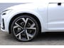 Volvo XC60 2.0 T6 Plug-in hybrid AWD Ultra Black Edition | Full Options | Bowers & Wilkins | Luchtvering | Visual Park Assist incl. 360° Camera | Gelamineerde Zijruiten | Head-up Display | Geventileerde Nappa Lederen Voorstoelen | Stoelmassage | Verwarmbare Achterbank | Stuurverwarming | Stoelverwarming Voor en Achter | Panoramisch Schuif-/Kanteldak | 22-Inch Lichtmetalen Velgen | Getint Glas | Volvo Guard Alarm | Adaptieve Cruise Control | BLIS | Keyless | Elektrische Achterklep | Google |