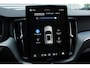Volvo XC60 2.0 T6 Plug-in hybrid AWD Ultra Black Edition | Full Options | Bowers & Wilkins | Luchtvering | Visual Park Assist incl. 360° Camera | Gelamineerde Zijruiten | Head-up Display | Geventileerde Nappa Lederen Voorstoelen | Stoelmassage | Verwarmbare Achterbank | Stuurverwarming | Stoelverwarming Voor en Achter | Panoramisch Schuif-/Kanteldak | 22-Inch Lichtmetalen Velgen | Getint Glas | Volvo Guard Alarm | Adaptieve Cruise Control | BLIS | Keyless | Elektrische Achterklep | Google |