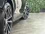 Volvo V60 T6 AWD Recharge Plus Dark | Trekhaak | 360° Camera | All Season banden | Harman Kardon | Adaptieve Cruise Control | Stoelverwarming voor+achter | Stuurwielverwarming | Pilot Assist | BLIS Dode Hoek Detectie | Elektrische voorstoelen geheugen | R-Design Contour stoelen met wit stiksel en bies | Zitting verlenging voorstoelen | 18 Inch | Google Infotainment | Keyless Drive | Parkeersensoren voor+achter | Elektrisch bedienbare achterklep | DAB Radio | Apple Carplay/Android Auto | Volvo On Call met mobiele App functie | Onyx Black Metallic |