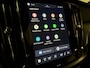 Volvo V60 T6 AWD Recharge Plus Dark | Trekhaak | 360° Camera | All Season banden | Harman Kardon | Adaptieve Cruise Control | Stoelverwarming voor+achter | Stuurwielverwarming | Pilot Assist | BLIS Dode Hoek Detectie | Elektrische voorstoelen geheugen | R-Design Contour stoelen met wit stiksel en bies | Zitting verlenging voorstoelen | 18 Inch | Google Infotainment | Keyless Drive | Parkeersensoren voor+achter | Elektrisch bedienbare achterklep | DAB Radio | Apple Carplay/Android Auto | Volvo On Call met mobiele App functie | Onyx Black Metallic |
