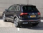 Volkswagen Tiguan 1.5 TSI R-Line 150pk DSG | Panoramadak | Harman Kardon | 20" inch velgen | 360 camera | Trekhaak | Navigatie |