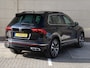 Volkswagen Tiguan 1.5 TSI R-Line 150pk DSG | Panoramadak | Harman Kardon | 20" inch velgen | 360 camera | Trekhaak | Navigatie |