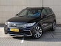 Volkswagen Tiguan 1.5 TSI R-Line 150pk DSG | Panoramadak | Harman Kardon | 20" inch velgen | 360 camera | Trekhaak | Navigatie |