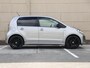 Volkswagen Up! 1.0 R-Line 65 pk | Cruise control | Camera | Climate control | 17 inch Velgen