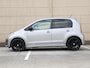 Volkswagen Up! 1.0 R-Line 65 pk | Cruise control | Camera | Climate control | 17 inch Velgen