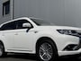 Mitsubishi Outlander 2.4 PHEV Intense+ / Trekhaak Afneembaar / Trekgewicht 1.500 KG / Stoelverwarming / Achteruitrijcamera / Navigatie / Apple CarPlay & Android Auto / Stoel verwarming voor /