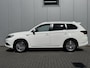 Mitsubishi Outlander 2.4 PHEV Intense+ / Trekhaak Afneembaar / Trekgewicht 1.500 KG / Stoelverwarming / Achteruitrijcamera / Navigatie / Apple CarPlay & Android Auto / Stoel verwarming voor /