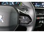 Peugeot e-2008 EV Allure 50 kWh | Dealer Onderhouden! | SOH 99% | 1e Eigenaar! | Navi By App | Clima | Cruise Control | Parkeersensoren | DAB | LED | Lichtmetalen Velgen