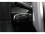Peugeot e-2008 EV Allure 50 kWh | Dealer Onderhouden! | SOH 99% | 1e Eigenaar! | Navi By App | Clima | Cruise Control | Parkeersensoren | DAB | LED | Lichtmetalen Velgen