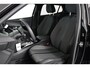 Peugeot e-2008 EV Allure 50 kWh | Dealer Onderhouden! | SOH 99% | 1e Eigenaar! | Navi By App | Clima | Cruise Control | Parkeersensoren | DAB | LED | Lichtmetalen Velgen