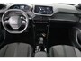 Peugeot e-2008 EV Allure 50 kWh | Dealer Onderhouden! | SOH 99% | 1e Eigenaar! | Navi By App | Clima | Cruise Control | Parkeersensoren | DAB | LED | Lichtmetalen Velgen