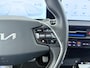 Kia EV6 GT-Line 77.4 kWh SOH 95% Panoramadak V2L Warmtepomp Trekhaak Head-Up Display Meridian®-Surround Adap.Cruise Matrix Led 360°Camera Navi Ecc Stoel+Stuurverwarming Stoel Massage+Ventilatie Elek.Stoelen+Memory Elek.Achterklep Privacy Glas Dealeronderhouden 1e Eigenaar Origineel Nederlandse Auto