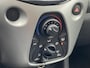 Toyota Aygo 1.0 VVT-i x-play Nederlandse auto, achteruitrijcamera, airconditioning, navigatie, Nieuw geleverd en dealeronderhouden, neerklapbare achterbank, nette auto!