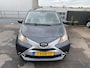 Toyota Aygo 1.0 VVT-i x-play Nederlandse auto, achteruitrijcamera, airconditioning, navigatie, Nieuw geleverd en dealeronderhouden, neerklapbare achterbank, nette auto!
