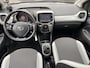 Toyota Aygo 1.0 VVT-i x-play Nederlandse auto, achteruitrijcamera, airconditioning, navigatie, Nieuw geleverd en dealeronderhouden, neerklapbare achterbank, nette auto!