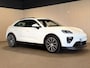 Porsche Macan 4S 100kWh 449PK-SOH 97%-LUCHTV.-PANO-HEAD UP-MATRIX-STOELEN 14 VOUDIG-VIERWIELSTURING-TREKHAAK
