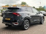 Kia Sportage 1.6 T-GDi Plug-in Hybrid AWD DynamicPlusLine PANORAMADAK | CAMERA | ELEKTRISCH VERSTELBARE STOELEN | STOELVERWARMING | STUURVERWARMING | NAVIGATIE | ALCANTARA INTERIEUR | LED | DODEHOEK DETECTIE | APPLE CARPLAY / ANDROID AUTO | ADAPTIEVE CRUISECONTROL | AFNEEMBARE TREKHAAK |