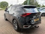 Kia Sportage 1.6 T-GDi Plug-in Hybrid AWD DynamicPlusLine PANORAMADAK | CAMERA | ELEKTRISCH VERSTELBARE STOELEN | STOELVERWARMING | STUURVERWARMING | NAVIGATIE | ALCANTARA INTERIEUR | LED | DODEHOEK DETECTIE | APPLE CARPLAY / ANDROID AUTO | ADAPTIEVE CRUISECONTROL | AFNEEMBARE TREKHAAK |