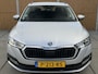 Skoda Octavia Combi 1.0 e-TSI Ambition Automaat | LED verlichting | Climate control | Cruise control | Apple CarPlay/Android Auto | Navigatiesysteem | DAB ontvanger | Digitale cockpit | Parkeersensoren achter