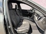 Volvo XC60 2.0 T6 Plug-in hybrid AWD Essential | Gratis Trekhaak | Stoel/stuurverwarming | adaptieve cruise | BLIS | 19" velgen | Nordico interieur | Extra getint glas | Zwarte hemel bekleding | All Season Banden |
