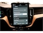 Volvo XC60 2.0 T8 AWD 335kW/456pk Aut8 Recharge Ultra Dark LUCHTVERING + BOWERS&WILKINS + PANORAMADAK + BLIS + HEAD-UP + PILOT ASSIST + V&A STOEL-&STUURVERWARMING + ADAPT.CRUISE + GOOGLE DASH&SERVICES + STOELVENTILATIE&-MASSAGE + 360 CAMERA + 22" LM-VELGEN!!