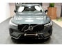 Volvo XC60 2.0 T8 AWD 335kW/456pk Aut8 Recharge Ultra Dark LUCHTVERING + BOWERS&WILKINS + PANORAMADAK + BLIS + HEAD-UP + PILOT ASSIST + V&A STOEL-&STUURVERWARMING + ADAPT.CRUISE + GOOGLE DASH&SERVICES + STOELVENTILATIE&-MASSAGE + 360 CAMERA + 22" LM-VELGEN!!