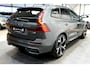 Volvo XC60 2.0 T8 AWD 335kW/456pk Aut8 Recharge Ultra Dark LUCHTVERING + BOWERS&WILKINS + PANORAMADAK + BLIS + HEAD-UP + PILOT ASSIST + V&A STOEL-&STUURVERWARMING + ADAPT.CRUISE + GOOGLE DASH&SERVICES + STOELVENTILATIE&-MASSAGE + 360 CAMERA + 22" LM-VELGEN!!