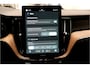 Volvo XC60 2.0 T8 AWD 335kW/456pk Aut8 Recharge Ultra Dark LUCHTVERING + BOWERS&WILKINS + PANORAMADAK + BLIS + HEAD-UP + PILOT ASSIST + V&A STOEL-&STUURVERWARMING + ADAPT.CRUISE + GOOGLE DASH&SERVICES + STOELVENTILATIE&-MASSAGE + 360 CAMERA + 22" LM-VELGEN!!