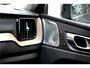 Volvo XC60 2.0 T8 AWD 335kW/456pk Aut8 Recharge Ultra Dark LUCHTVERING + BOWERS&WILKINS + PANORAMADAK + BLIS + HEAD-UP + PILOT ASSIST + V&A STOEL-&STUURVERWARMING + ADAPT.CRUISE + GOOGLE DASH&SERVICES + STOELVENTILATIE&-MASSAGE + 360 CAMERA + 22" LM-VELGEN!!