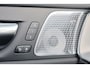 Volvo XC60 T8 Recharge AWD Ultra Black Edition Exec - Luchtvering - Panorama/schuifdak - IntelliSafe Assist & Surround - 360º Camera - Bowers & Wilkins audio - Adaptieve LED koplampen - Verwarmde voorstoelen, stuur & achterbank - Parkeersensoren voor & achter - Elektr. bedienb. voorstoelen met geheugen - Head up display - Draadloze tel. lader - Extra getint glas - Inklapbare trekhaak - 22' LMV