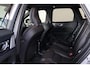 Volvo XC60 T8 Recharge AWD Ultra Black Edition Exec - Luchtvering - Panorama/schuifdak - IntelliSafe Assist & Surround - 360º Camera - Bowers & Wilkins audio - Adaptieve LED koplampen - Verwarmde voorstoelen, stuur & achterbank - Parkeersensoren voor & achter - Elektr. bedienb. voorstoelen met geheugen - Head up display - Draadloze tel. lader - Extra getint glas - Inklapbare trekhaak - 22' LMV