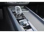 Volvo XC60 T8 Recharge AWD Ultra Black Edition Exec - Luchtvering - Panorama/schuifdak - IntelliSafe Assist & Surround - 360º Camera - Bowers & Wilkins audio - Adaptieve LED koplampen - Verwarmde voorstoelen, stuur & achterbank - Parkeersensoren voor & achter - Elektr. bedienb. voorstoelen met geheugen - Head up display - Draadloze tel. lader - Extra getint glas - Inklapbare trekhaak - 22' LMV