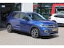 Volkswagen T-Cross 1.0 TSI Style R-Line achteruitrijcamera digitalcockpit 18" LMV spiegel pakket lendesteun LED verlichting pdc voor en achter navigatie stoelverwarming ACC multifunctioneel stuurwiel side assist dodehoek sensor