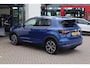 Volkswagen T-Cross 1.0 TSI Style R-Line achteruitrijcamera digitalcockpit 18" LMV spiegel pakket lendesteun LED verlichting pdc voor en achter navigatie stoelverwarming ACC multifunctioneel stuurwiel side assist dodehoek sensor