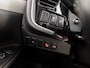 Mitsubishi Outlander 2.0 PHEV Deluxe 203Pk Automaat (SCHUIFDAK, NAVIGATIE, CAMERA, LEDER, ELEK SPORTSTOELEN, STOELVERWARMING, KEYLESS, TREKHAAK, ELEK ACHTERKLEP, GETINT GLAS, NIEUWSTAAT)