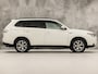 Mitsubishi Outlander 2.0 PHEV Deluxe 203Pk Automaat (SCHUIFDAK, NAVIGATIE, CAMERA, LEDER, ELEK SPORTSTOELEN, STOELVERWARMING, KEYLESS, TREKHAAK, ELEK ACHTERKLEP, GETINT GLAS, NIEUWSTAAT)