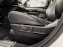 Mitsubishi Outlander 2.0 PHEV Deluxe 203Pk Automaat (SCHUIFDAK, NAVIGATIE, CAMERA, LEDER, ELEK SPORTSTOELEN, STOELVERWARMING, KEYLESS, TREKHAAK, ELEK ACHTERKLEP, GETINT GLAS, NIEUWSTAAT)