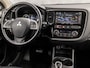 Mitsubishi Outlander 2.0 PHEV Deluxe 203Pk Automaat (SCHUIFDAK, NAVIGATIE, CAMERA, LEDER, ELEK SPORTSTOELEN, STOELVERWARMING, KEYLESS, TREKHAAK, ELEK ACHTERKLEP, GETINT GLAS, NIEUWSTAAT)