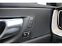 Volvo XC60 2.0 B5 AWD Inscription *Eerste eigenaar, dealer onderhouden* Adaptieve Cruise Control met Pilot Assist | Elektrische voorstoelen met geheugen | Lederen Bekleding | Verwarmbare voorstoelen + Stuurwiel | Alarmklasse III | Semi-elektrische trekhaak | Park Assist voor + Achter | Parkeercamera achter | 19" Lichtmetalen wielen