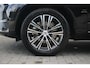 Volvo XC60 2.0 B5 AWD Inscription *Eerste eigenaar, dealer onderhouden* Adaptieve Cruise Control met Pilot Assist | Elektrische voorstoelen met geheugen | Lederen Bekleding | Verwarmbare voorstoelen + Stuurwiel | Alarmklasse III | Semi-elektrische trekhaak | Park Assist voor + Achter | Parkeercamera achter | 19" Lichtmetalen wielen