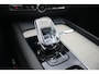 Volvo XC60 2.0 B5 AWD Inscription *Eerste eigenaar, dealer onderhouden* Adaptieve Cruise Control met Pilot Assist | Elektrische voorstoelen met geheugen | Lederen Bekleding | Verwarmbare voorstoelen + Stuurwiel | Alarmklasse III | Semi-elektrische trekhaak | Park Assist voor + Achter | Parkeercamera achter | 19" Lichtmetalen wielen